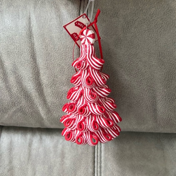 NWT 🎄🍬 RED/WHITE HOLIDAY PEPPERMINT RIBBON CANDY CHRISTMAS TREE ORNAMENT - Picture 1 of 2